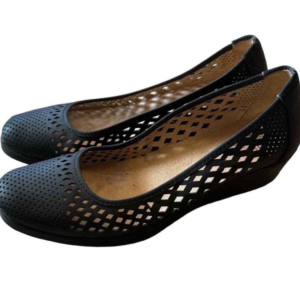 Size 7.5 black decorative flats